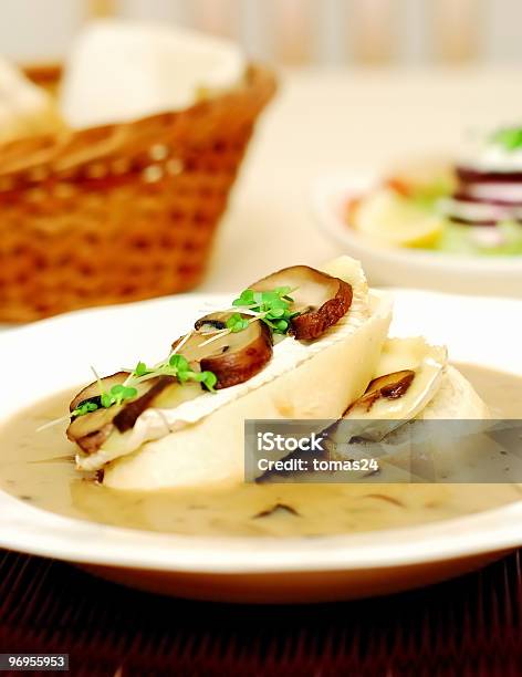 Foto de Sopa De Cogumelos e mais fotos de stock de Agrião-da-terra - Agrião-da-terra, Banheira de Lata, Boletus Sp