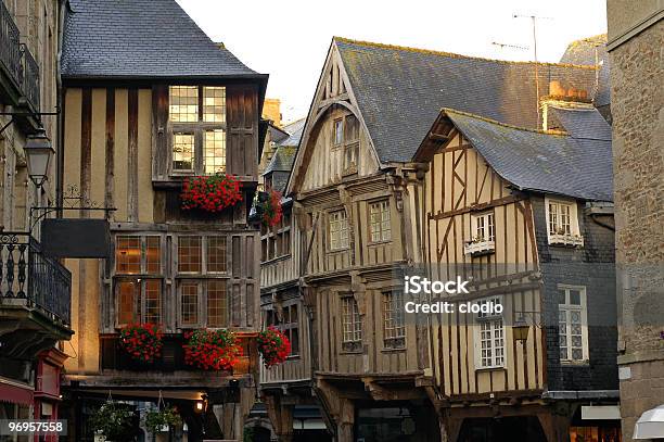 Dinan Alte Gebäude Am Abend Stockfoto und mehr Bilder von Frankreich - Frankreich, Dach, Dachziegel