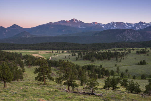 rocky mountain nationalpark colorado - continental divide trail stock-fotos und bilder