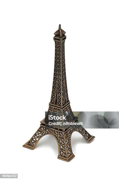 Photo libre de droit de La Tour Eiffel Et La Statue Isolation banque d'images et plus d'images libres de droit de Acier - Acier, Angle, Architecture
