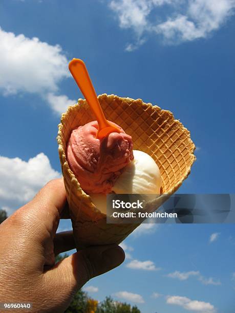 Eiscreme Stockfoto und mehr Bilder von Himmel - Himmel, Eisbecher, Eiscremewaffel