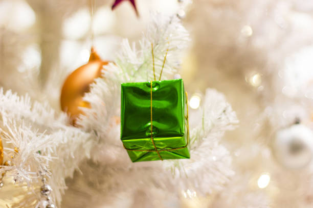 istock Strap Accessories Ornaments Christmas Day with gift box on Christmas tree Decoration 969650054
