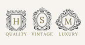 retro-royal-vintage-schilde-logo-gesetzt