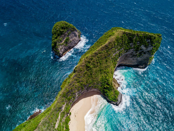 istock Kelingking beach, Nusa Penida 969792454