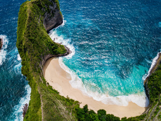 istock Kelingking beach, Nusa Penida 969792462