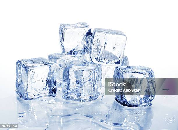 Foto de Cubos De Gelo 2 e mais fotos de stock de Cubo de Gelo - Cubo de Gelo, Pilha - Arranjo, Fundo Branco