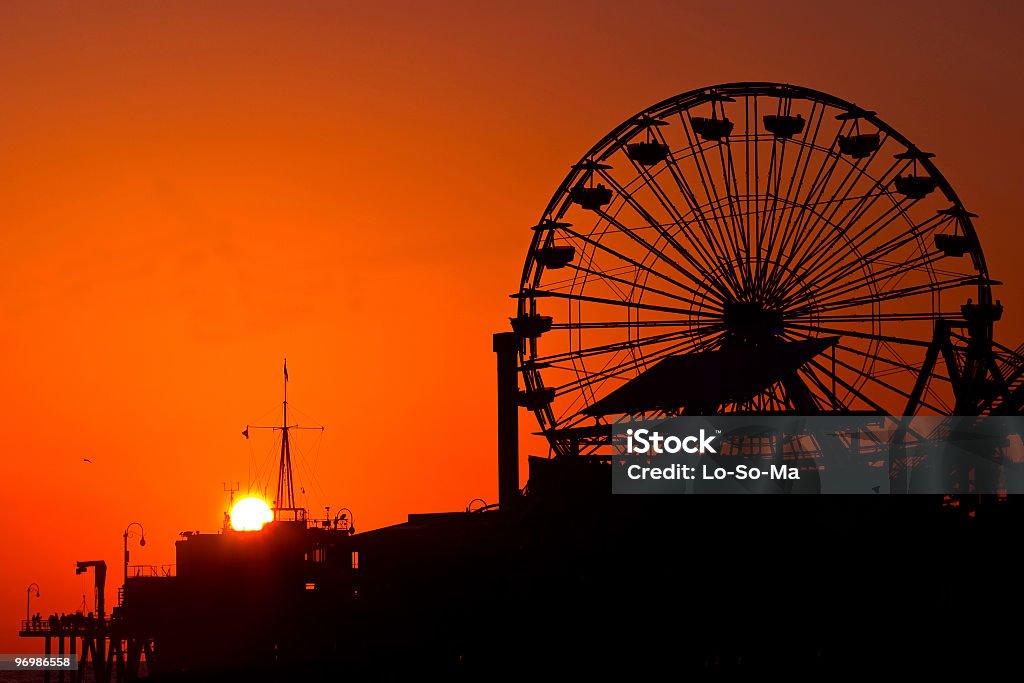 Santa Monica на закате - Стоковые фото Веселье роялти-фри