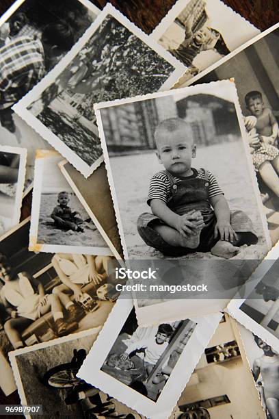 Recuerdos De La Infancia Foto de stock y más banco de imágenes de Anticuado - Anticuado, Antigualla, Blanco y negro