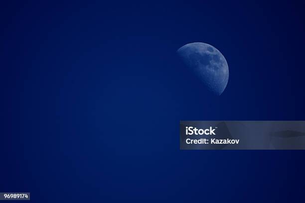Azul De Meialua - Fotografias de stock e mais imagens de Estrela - Estrela, Fundo azul, Lua