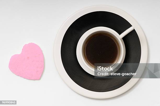 Café Espresso Y Rosa Centro De Galletas Foto de stock y más banco de imágenes de Café - Bebida - Café - Bebida, Color - Tipo de imagen, Concéntrico