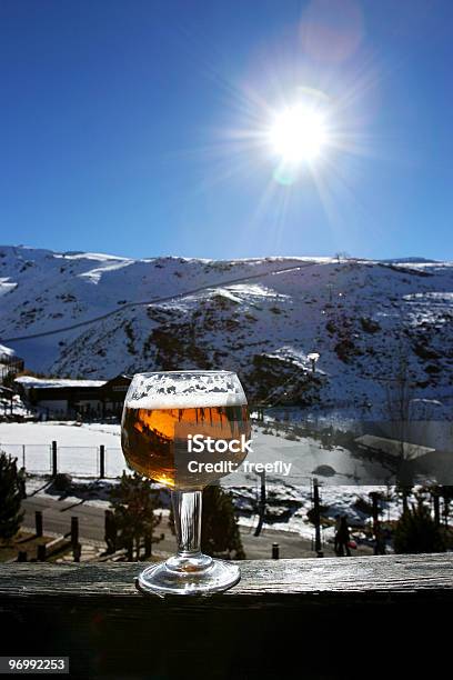 Glas Bier Oder Lager An Der Wand Im Skiort Sierra Nevada I Stockfoto und mehr Bilder von Bier