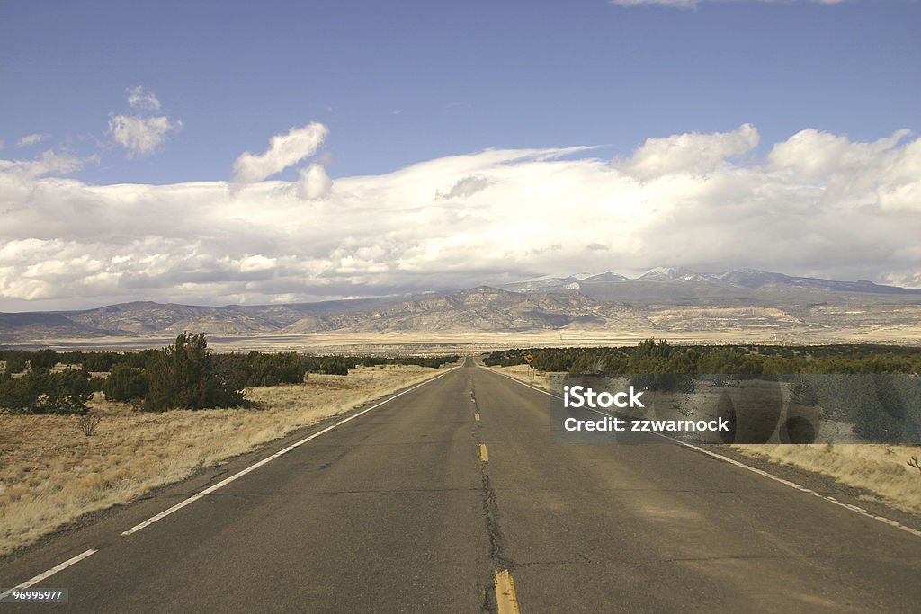 Dritto Strada del deserto - Foto stock royalty-free di Deserto