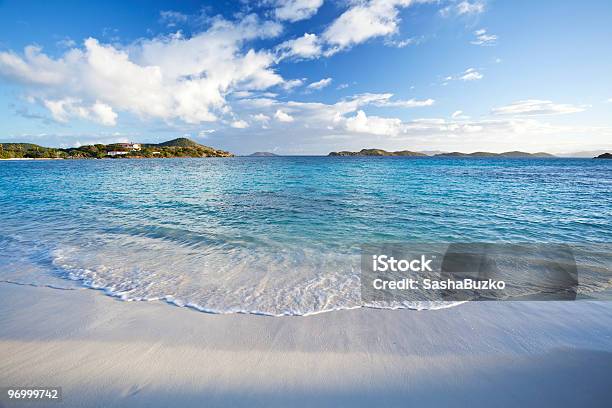 Mañana Navegue En Una Playa Tropical En Islas Vírgenes De Los Estados Unidos Foto de stock y más banco de imágenes de Aire libre