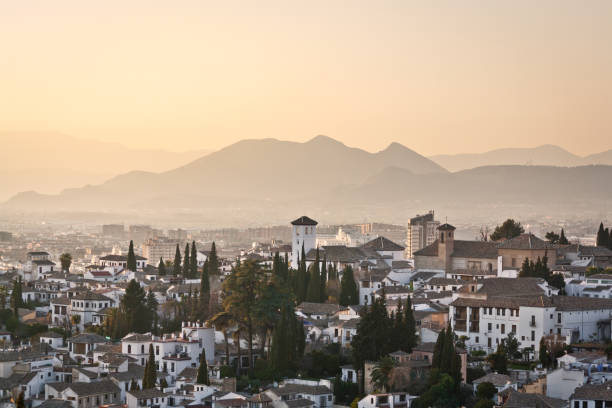 dzielnica sacromonte, albaicin. panoramiczne miasto granada, andaluzja. hiszpania - cityscape urban scene high angle view road zdjęcia i obrazy z banku zdjęć