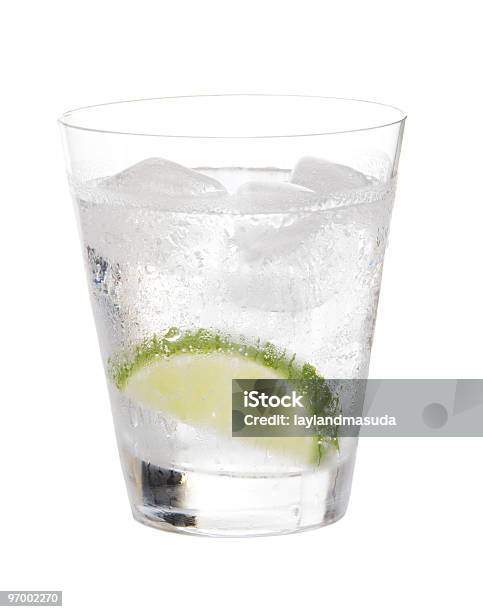 Gin Z Tonikiem Z Wapna Puste - zdjęcia stockowe i więcej obrazów Gin Tonic - Gin Tonic, Białe tło, Alkohol - napój