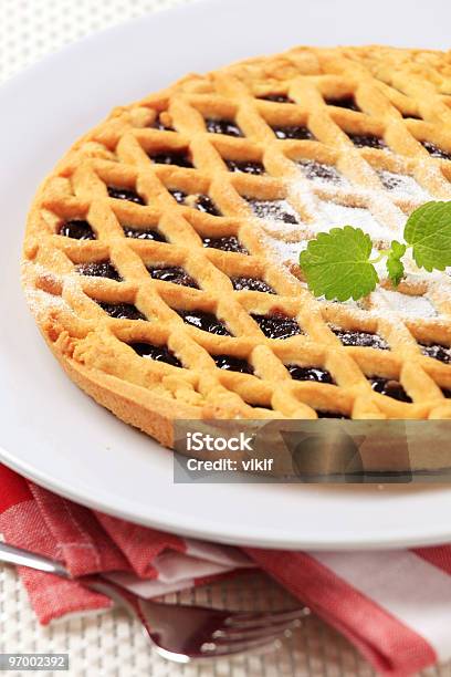 Foto de Bolo De Treliça Coberto e mais fotos de stock de Bolo - Bolo, Comida Doce, Extravagância