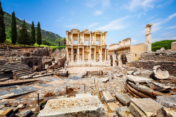 celsus bibliothek in ephesus, türkei - selcuk stock-fotos und bilder