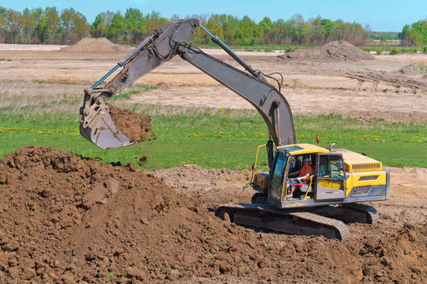 les travaux de pelle comme un seau, terrassement en l’espèce, l’excavateur creuse le sol - évolution de lespèce photos et images de collection