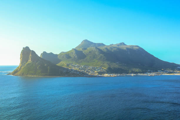 Sentinel peak in Hout Bay The view of Sentinel peak in Hout Bay from the scenic Chapman's Peak Drive, Cape Town, South Africa. chapmans peak drive stock pictures, royalty-free photos & images