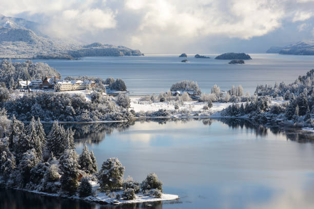 invierno vistas de circuito en san carlos de bariloche - bariloche fotografías e imágenes de stock