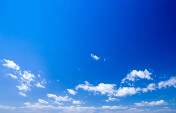 голубое небо - blue sky cumulonimbus cloud стоковые фото и изображения