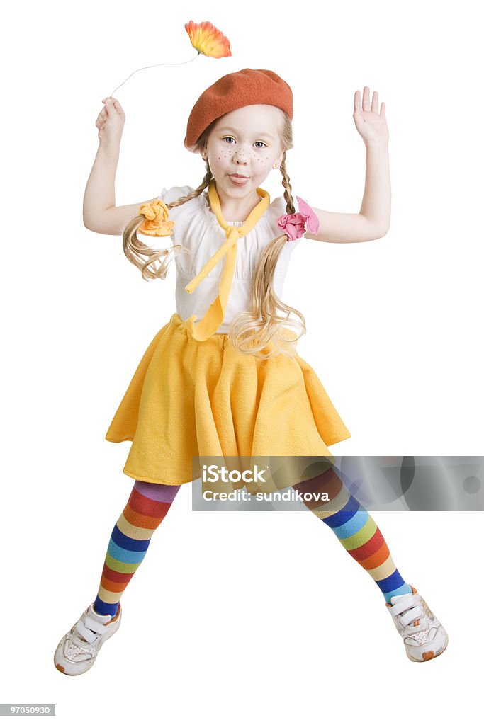 Enfant de sauter et s'amuser. - Photo de Béret libre de droits