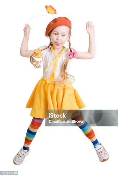 Photo libre de droit de Enfant De Sauter Et Samuser banque d'images et plus d'images libres de droit de Béret - Béret, Petites filles, 4-5 ans