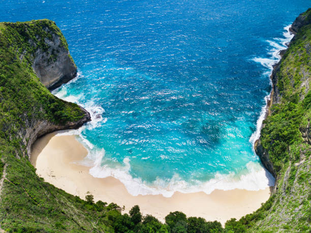 istock Kelingking beach, Nusa Penida 970809432