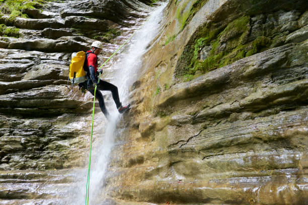 スペインの峡谷探検 - river water outdoors canyon ストックフォトと画像