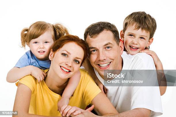 Glückliche Familie Stockfoto und mehr Bilder von Aktivitäten und Sport - Aktivitäten und Sport, Baby, Bruder