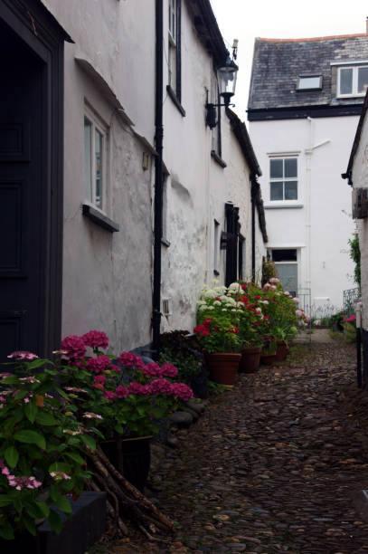 istock short narrow street 970839590