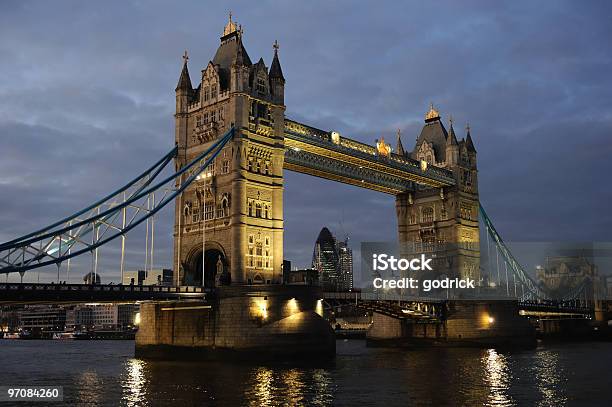 타워 브리지 런던 영국 영국 유럽 전광식 At Dusk 0명에 대한 스톡 사진 및 기타 이미지 - 0명, 강, 건축