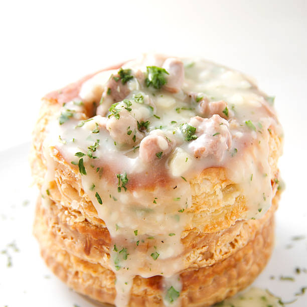 vol-au-vent mit kalbfleisch ragout - vol au vent stock-fotos und bilder