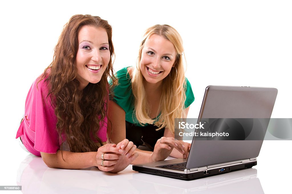 Duas Meninas com um computador portátil - Royalty-free 20-29 Anos Foto de stock