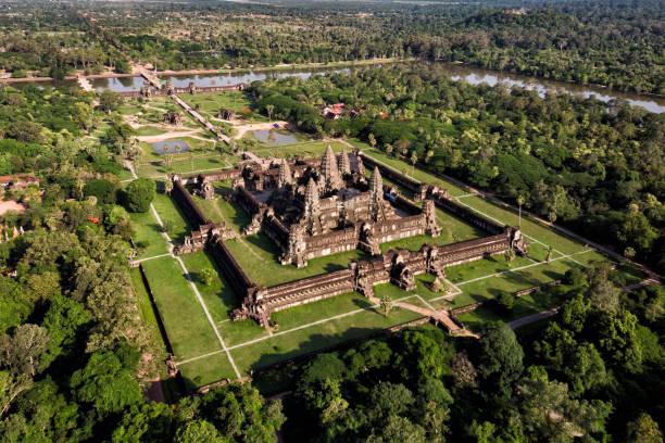 tempel von angkor wat, siem reap, kambodscha, luftbild - cambodia traditional culture ancient angkor stock-fotos und bilder