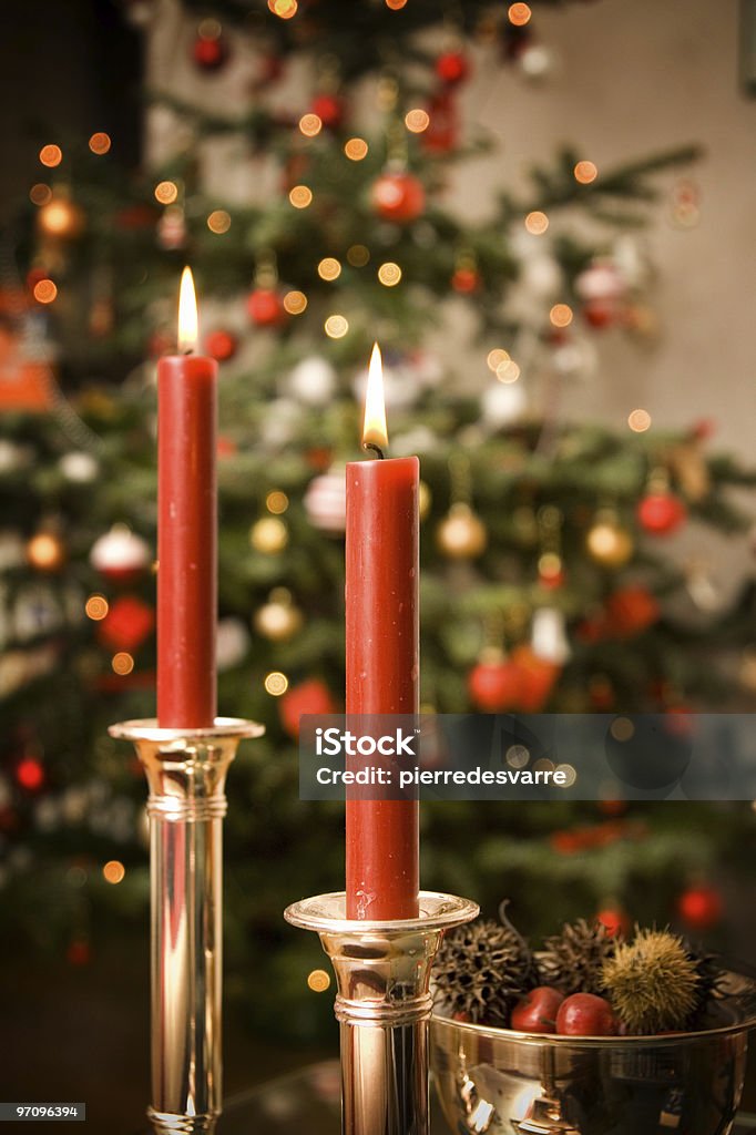 Velas com Árvore de Natal em fundo - Royalty-free Igreja Foto de stock