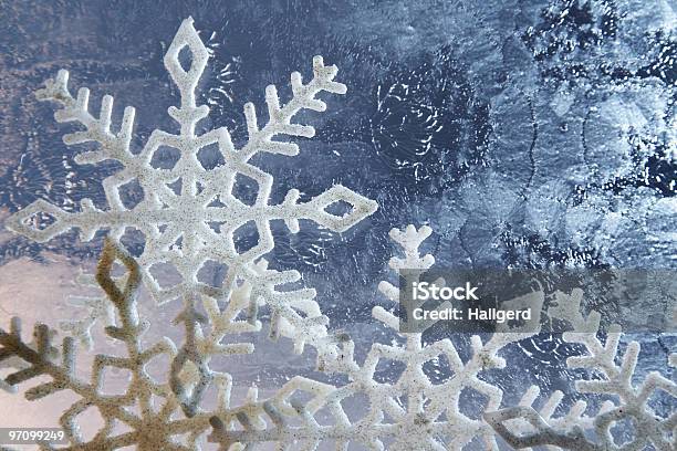 Congelato Sfondo Di Vetro - Fotografie stock e altre immagini di Argentato - Argentato, Blu, Brina - Acqua ghiacciata