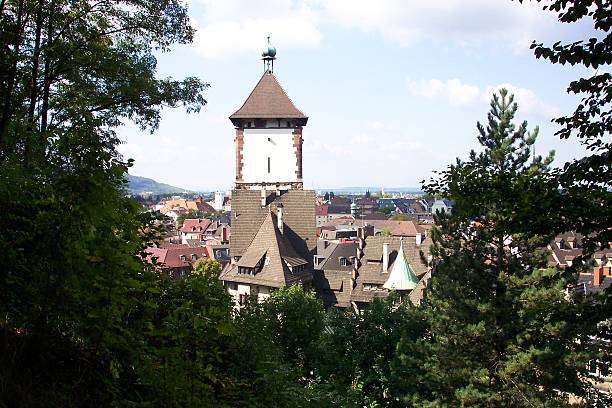 clocktower 통해 나무 - graz clock tower clock austria 뉴스 사진 이미지
