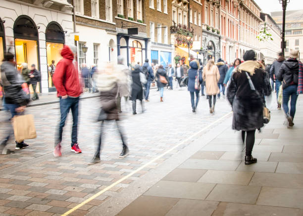 shoppers on busy london high street - retail london england uk people imagens e fotografias de stock