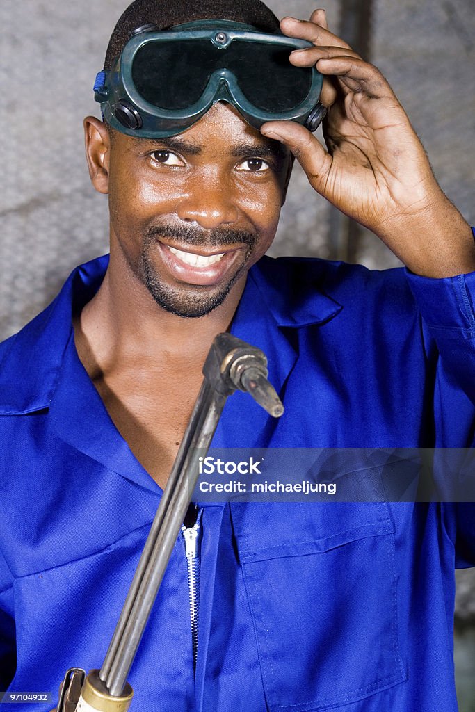 Afro-americano maschio saldatore - Foto stock royalty-free di Adulto