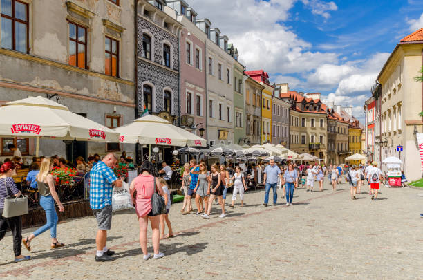 lublin, old town during a hot summer weekend. - malopolskie province imagens e fotografias de stock