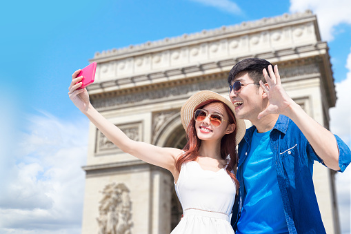 couple travel to paris and selfie happily