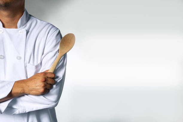 chef con fondo cucchiaio di legno con spazio per il testo - professional chef foto e immagini stock