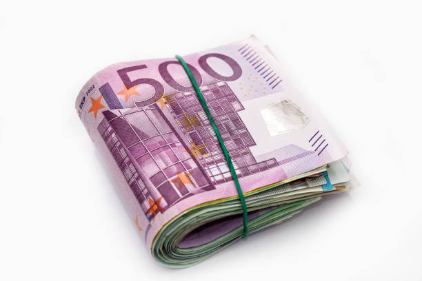 euro banknotes in bundle isolated on white - five hundred euro banknote imagens e fotografias de stock