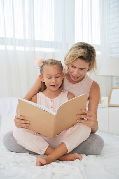 istock Reading mother and daughter 971452014