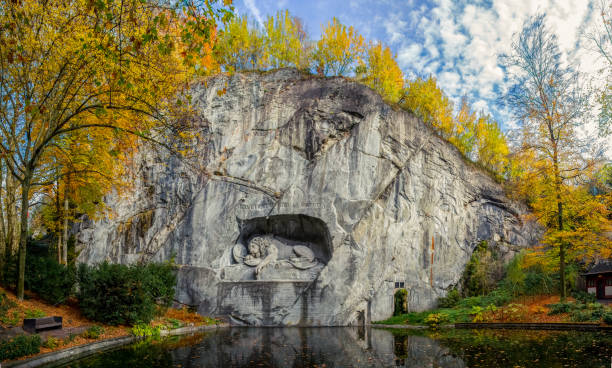 ルツェルンのライオン記念碑 - ルツェルン ストックフォトと画像