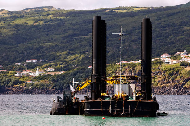 draga e chiatta - industrial ship earth mover barge yellow foto e immagini stock