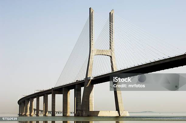 Ponte Moderno - Fotografias de stock e mais imagens de Transporte - Assunto - Transporte - Assunto, Ponte, Acima