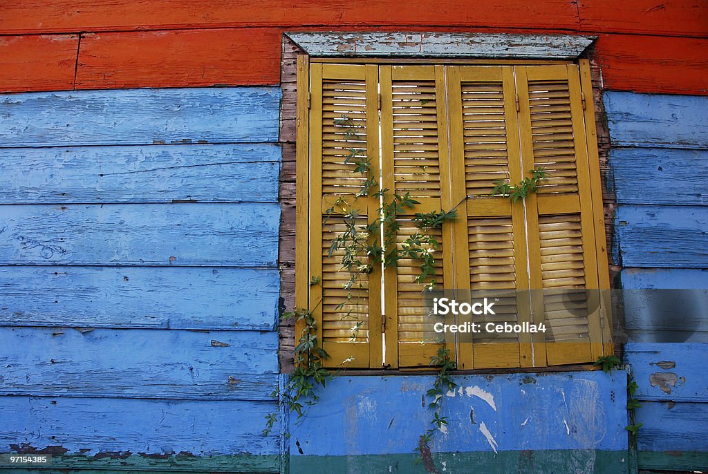 Bunte Wand & Fenster - Lizenzfrei Blau Stock-Foto