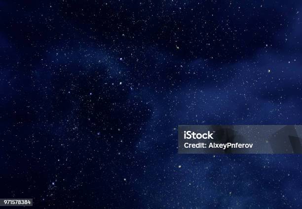 Cielo Notturno Con Stelle E Morbido Universo Della Via Lattea Come Sfondo O Trama - Fotografie stock e altre immagini di Spazio cosmico